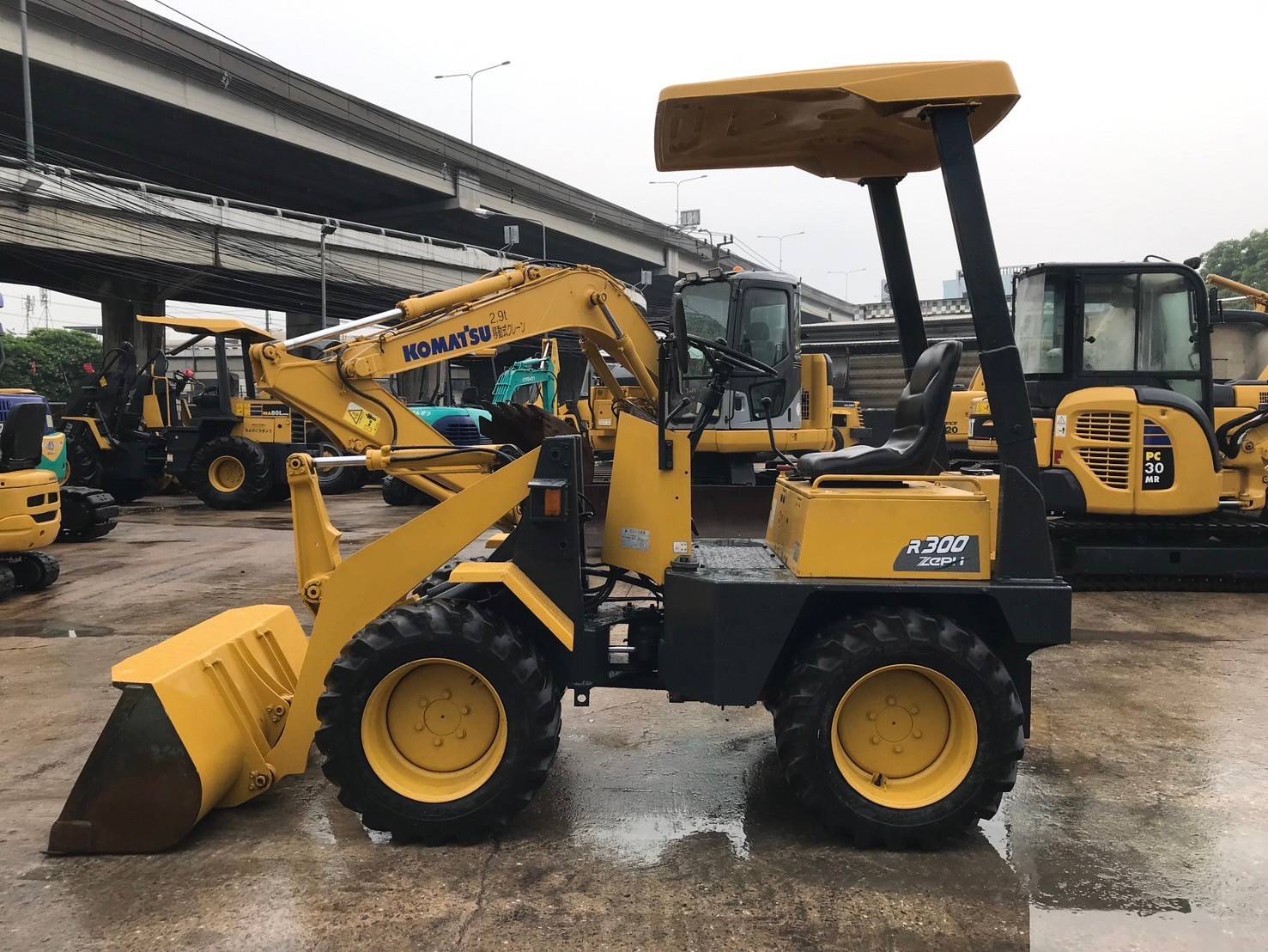 KOMATSU RA300 นำเข้าจากญี่ปุ่น สภาพพร้อมใช้งาน สนใจโทร. 089-0050007 คุณชญานิน หรือ Add LINE ID @sang KOMATSU RA300 นำเข้าจากญี่ปุ่น สภาพพร้อมใช้งาน สนใจโทร. 089-0050007 คุณชญานิน หรือ Add LINE ID @sang