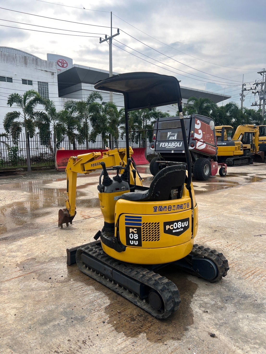 KOMATSU PC08UU-1 นำเข้าจากญี่ปุ่น สภาพพร้อมใช้งาน สนใจโทร. 089-0050007 คุณชญานิน หรือ Add LINE ID @s