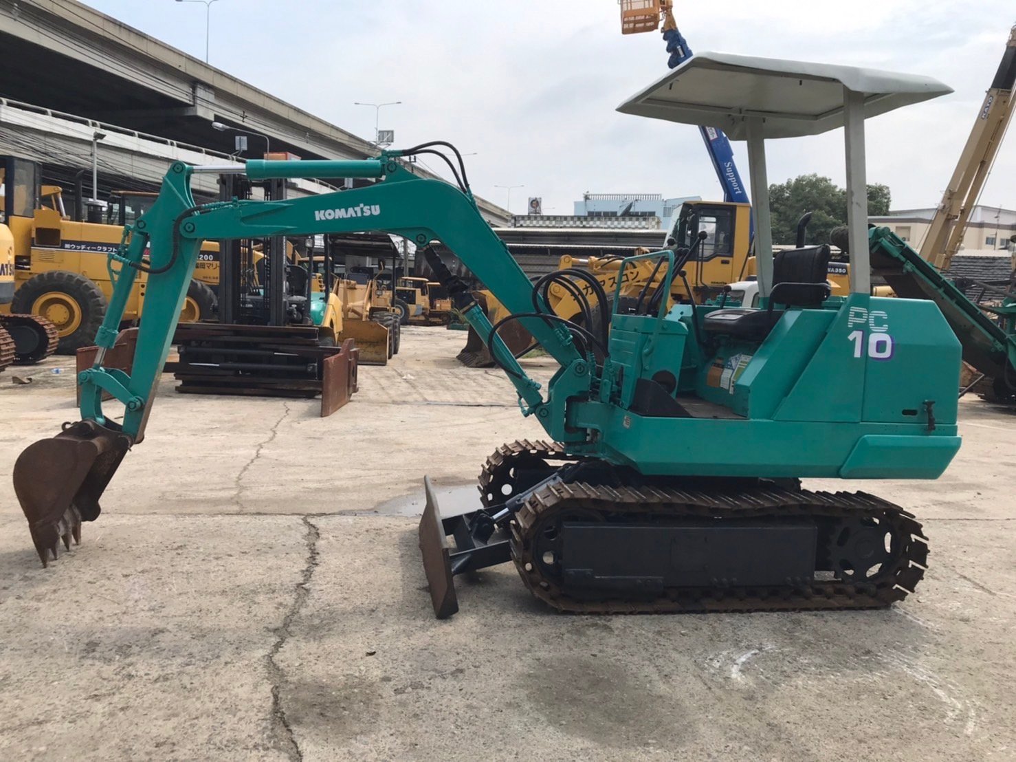 KOMATSU PC10-2  นำเข้าจากญี่ปุ่น สภาพพร้อมใช้งาน LINE ID @sangenjp www.sangenjp.com www.nmc99.com