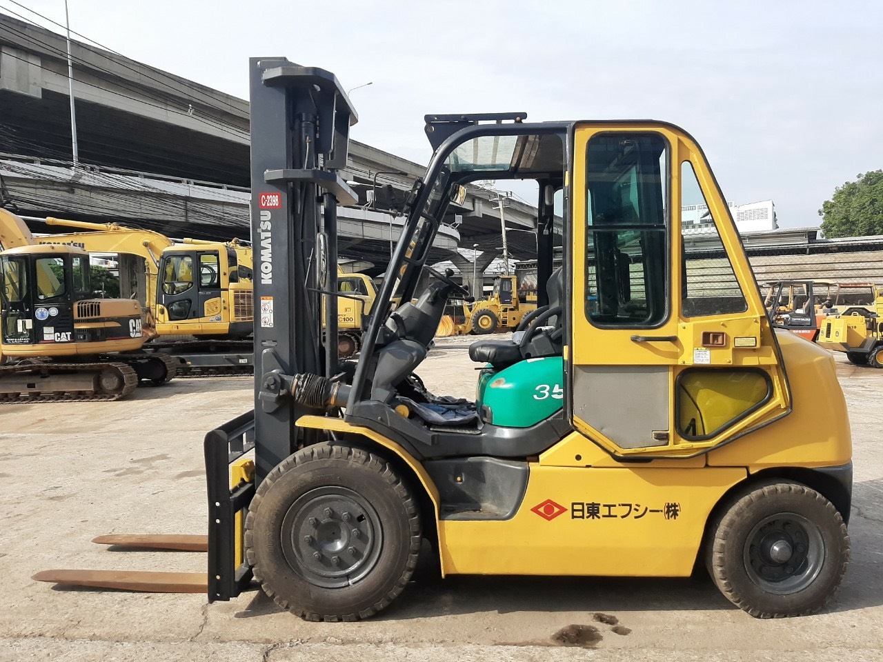 Komatsu FD35-10 นำเข้าจากญี่ปุ่น สภาพพร้อมใช้งาน Komatsu FD35-10 นำเข้าจากญี่ปุ่น สภาพพร้อมใช้งาน