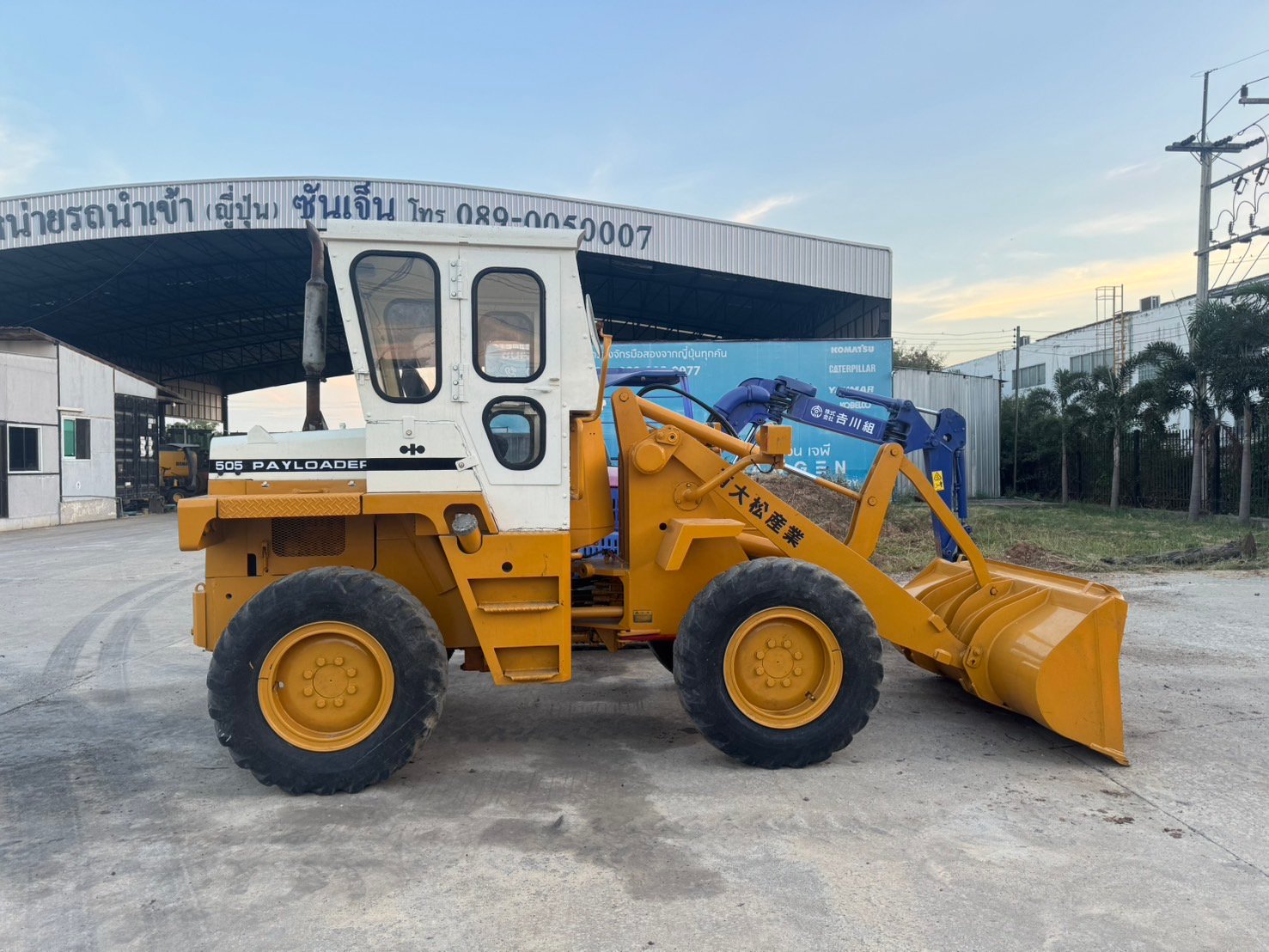 KOMATSU 505 นำเข้าจากญี่ปุ่น สภาพพร้อมใช้งาน สนใจโทร. 089-0050007 คุณชญานิน หรือ Add LINE ID @sangen