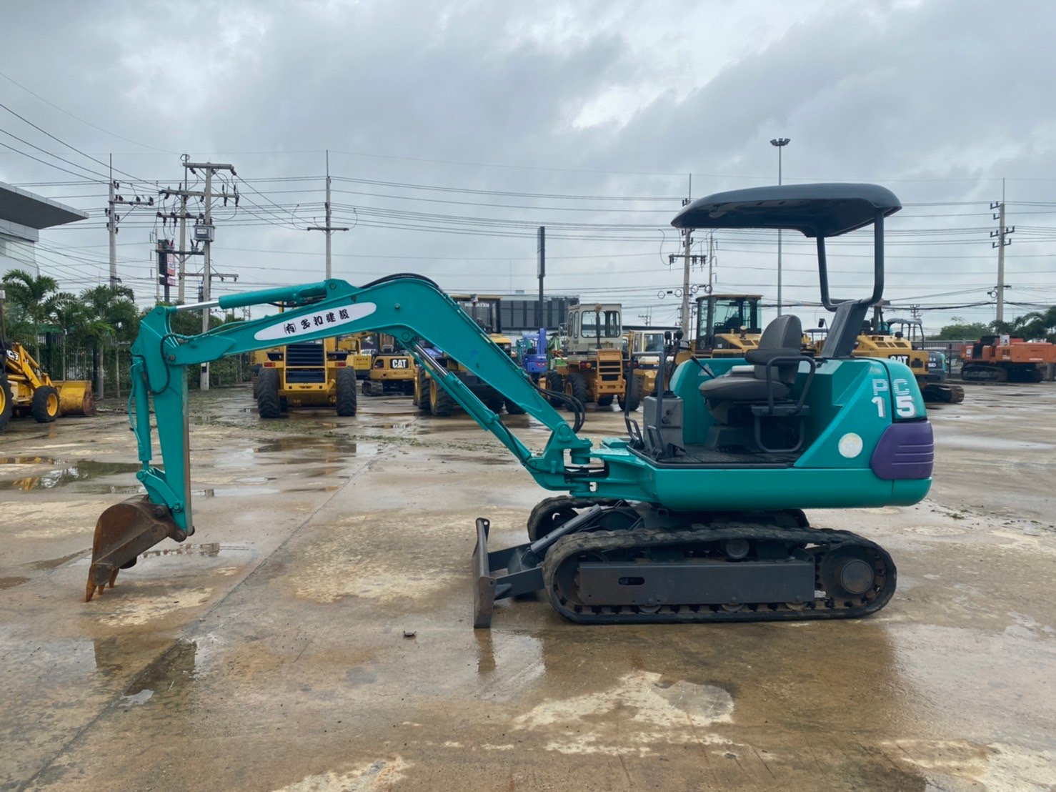 Komatsu PC15-3 นำเข้าจากญี่ปุ่น สภาพพร้อมใช้งาน Komatsu PC15-3 นำเข้าจากญี่ปุ่น สภาพพร้อมใช้งาน