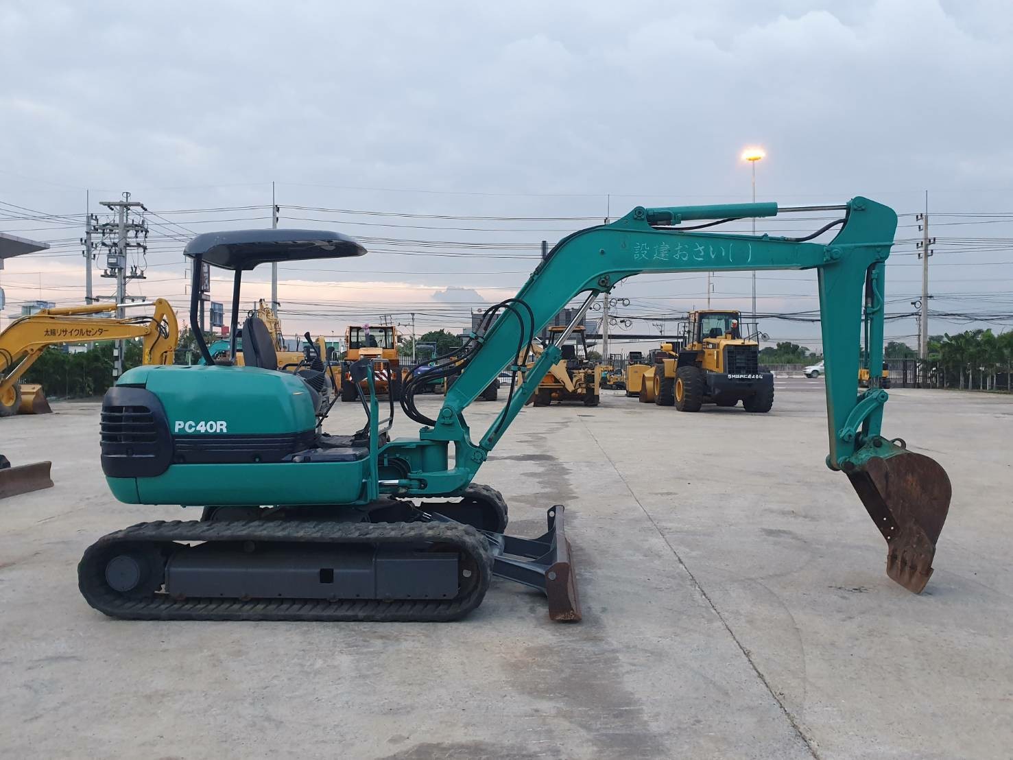 Komatsu PC40R-8 นำเข้าจากญี่ปุ่น สภาพพร้อมใช้งาน Komatsu PC40R-8 นำเข้าจากญี่ปุ่น สภาพพร้อมใช้งาน