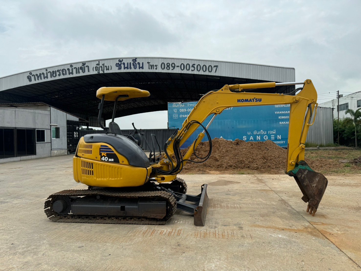 KOMATSU PC40MR-1 นำเข้าจากญี่ปุ่น สภาพพร้อมใช้งาน สนใจโทร. 089-0050007 คุณชญานิน หรือ Add LINE ID @s