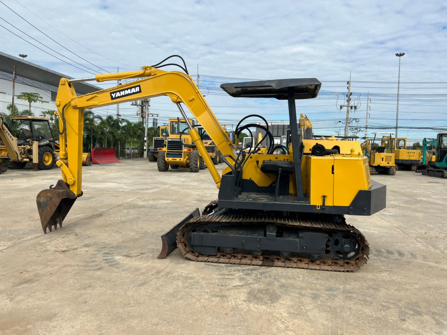 YANMAR YB40 นำเข้าจากญี่ปุ่น สภาพพร้อมใช้งาน YANMAR YB40 นำเข้าจากญี่ปุ่น สภาพพร้อมใช้งาน