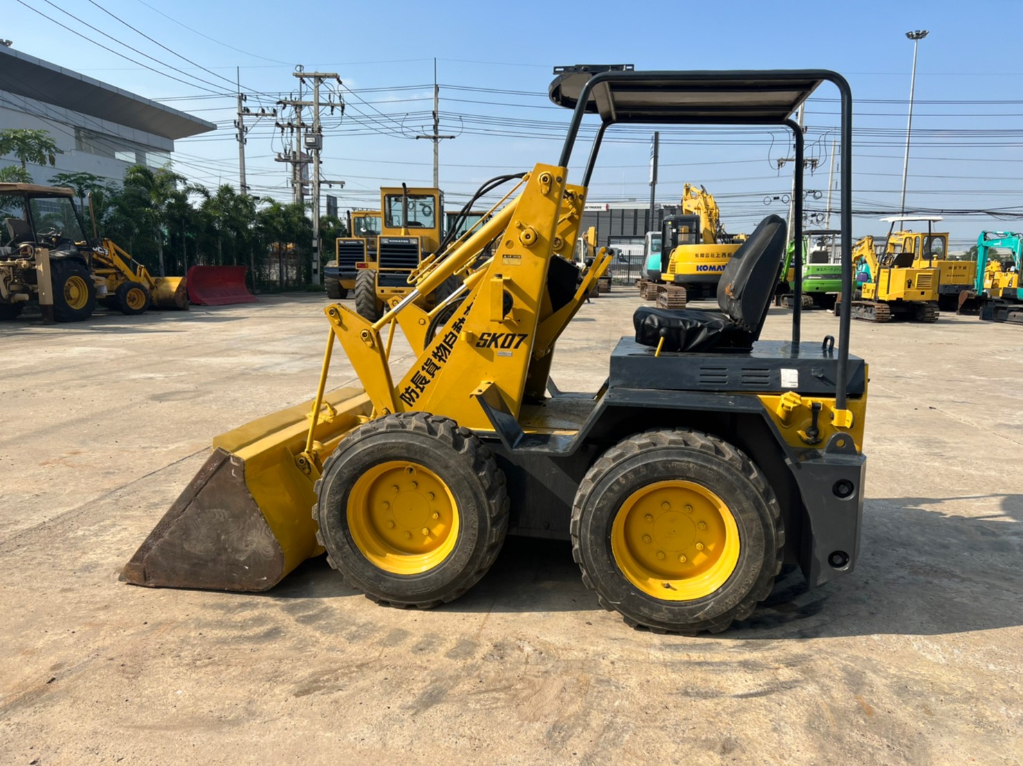 KOMATSU SK07 นำเข้าจากญี่ปุ่น สภาพพร้อมใช้งาน สนใจโทร. 089-0050007 คุณชญานิน หรือ Add LINE ID @sange KOMATSU SK07 นำเข้าจากญี่ปุ่น สภาพพร้อมใช้งาน สนใจโทร. 089-0050007 คุณชญานิน หรือ Add LINE ID @sange