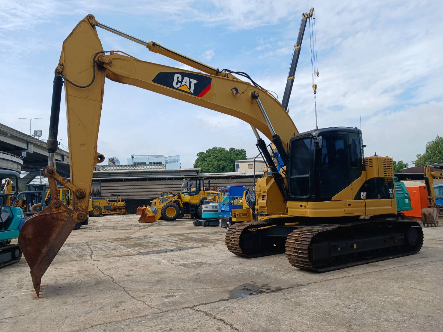 CAT320D นำเข้าจากญี่ปุ่น สภาพพร้อมใช้งาน สนใจโทร. 089-0050007 คุณชญานิน หรือ Add LINE ID @sangenjp w