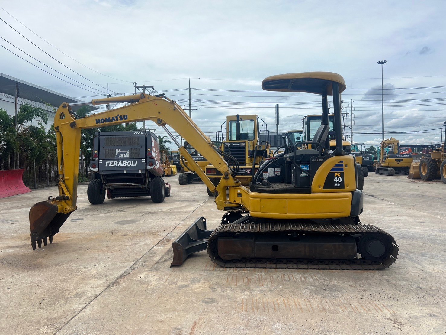 KOMATSU PC40MR-2 นำเข้าจากญี่ปุ่น สภาพพร้อมใช้งาน สนใจโทร. 089-0050007 คุณชญานิน หรือ Add LINE ID @s