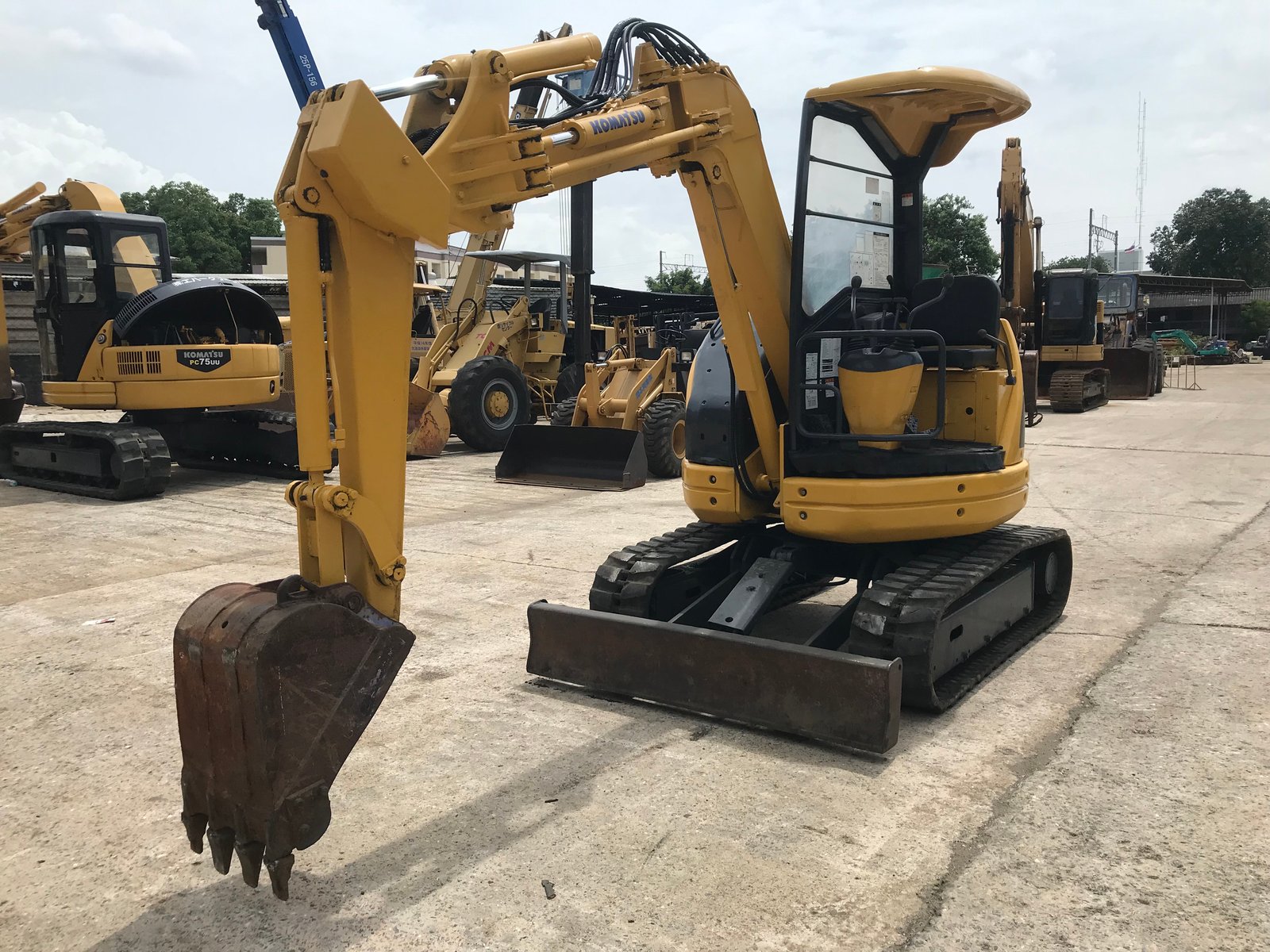 Komatsu PC28UU-2 นำเข้าจากญี่ปุ่น สภาพพร้อมใช้งาน LINE ID @sangenjp  www.sangenjp.com www.nmc99.com