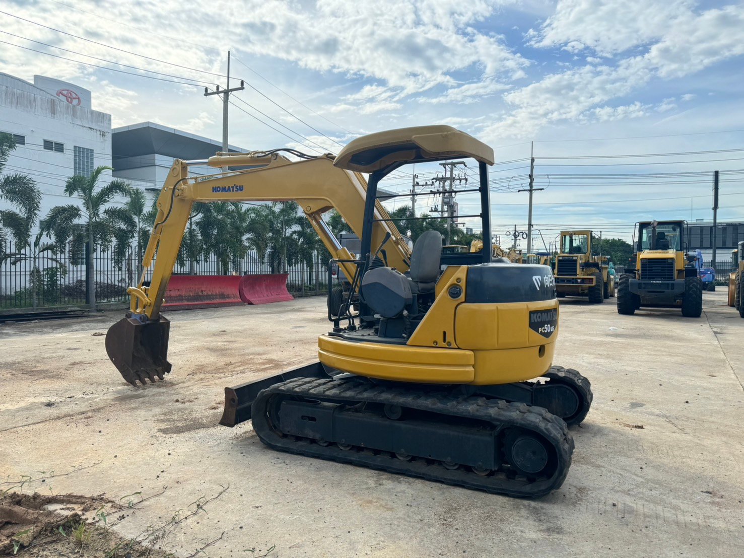 KOMATSU PC50US-2 นำเข้าจากญี่ปุ่น สภาพพร้อมใช้งาน สนใจโทร. 089-0050007 คุณชญานิน หรือ Add LINE ID @s