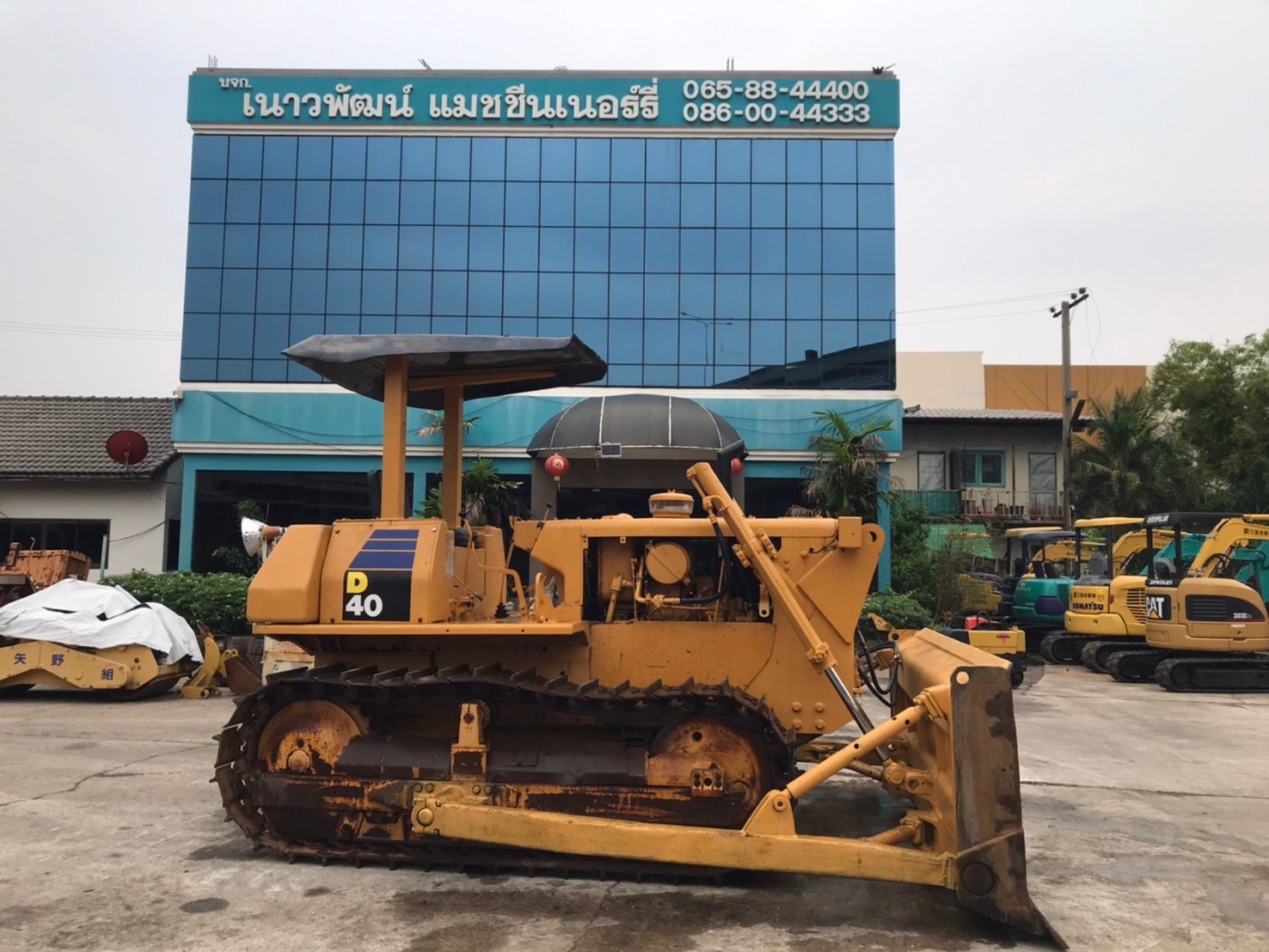KOMATSU D40 นำเข้าจากญี่ปุ่น สภาพพร้อมใช้งาน สนใจโทร. 089-0050007 คุณชญานิน หรือ Add LINE ID @sangen