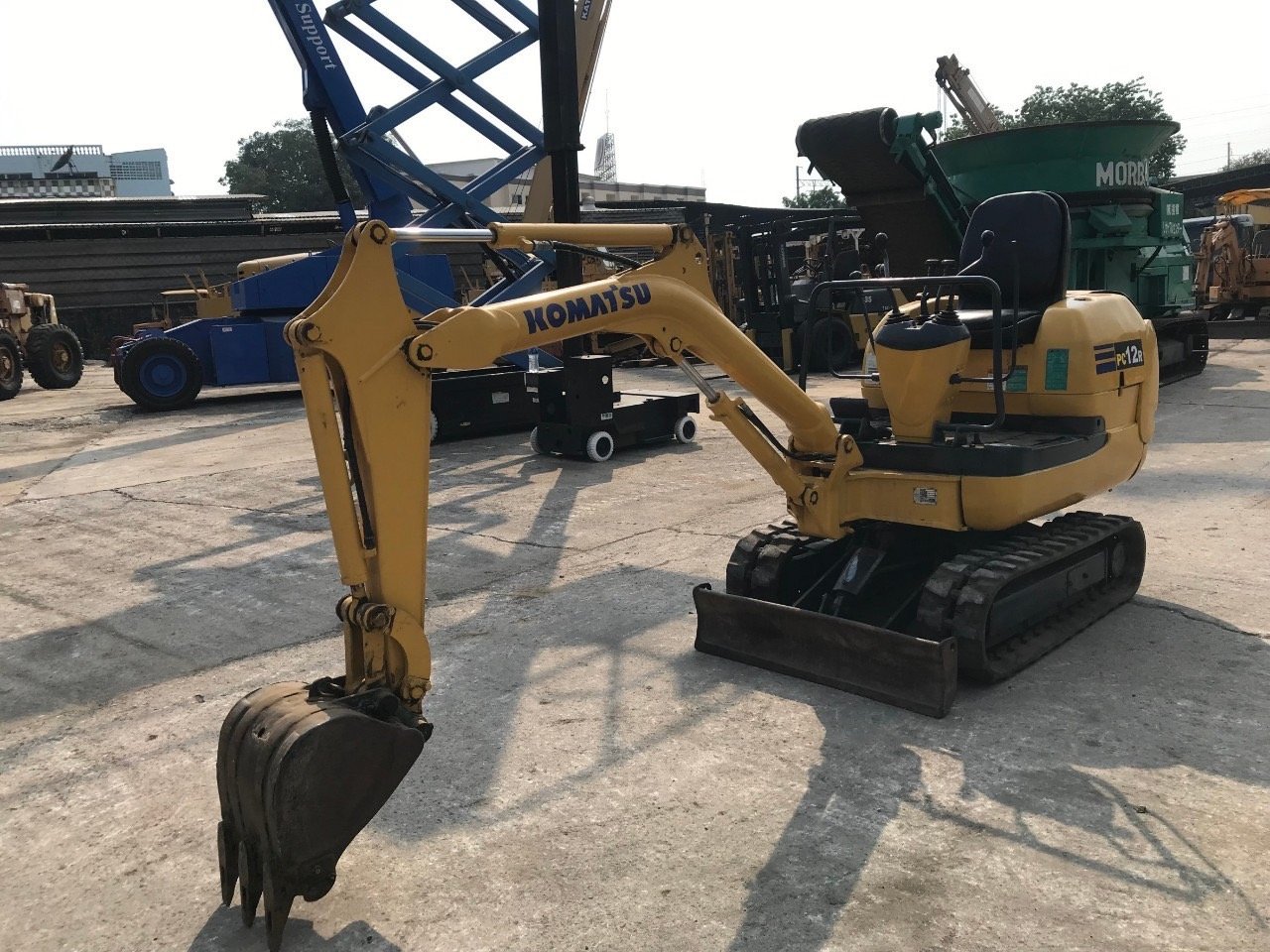 KOMATSU PC12R-8 นำเข้าจากญี่ปุ่น สภาพพร้อมใช้งาน สนใจโทร. 089-0050007 คุณชญานิน หรือ Add LINE ID @sa
