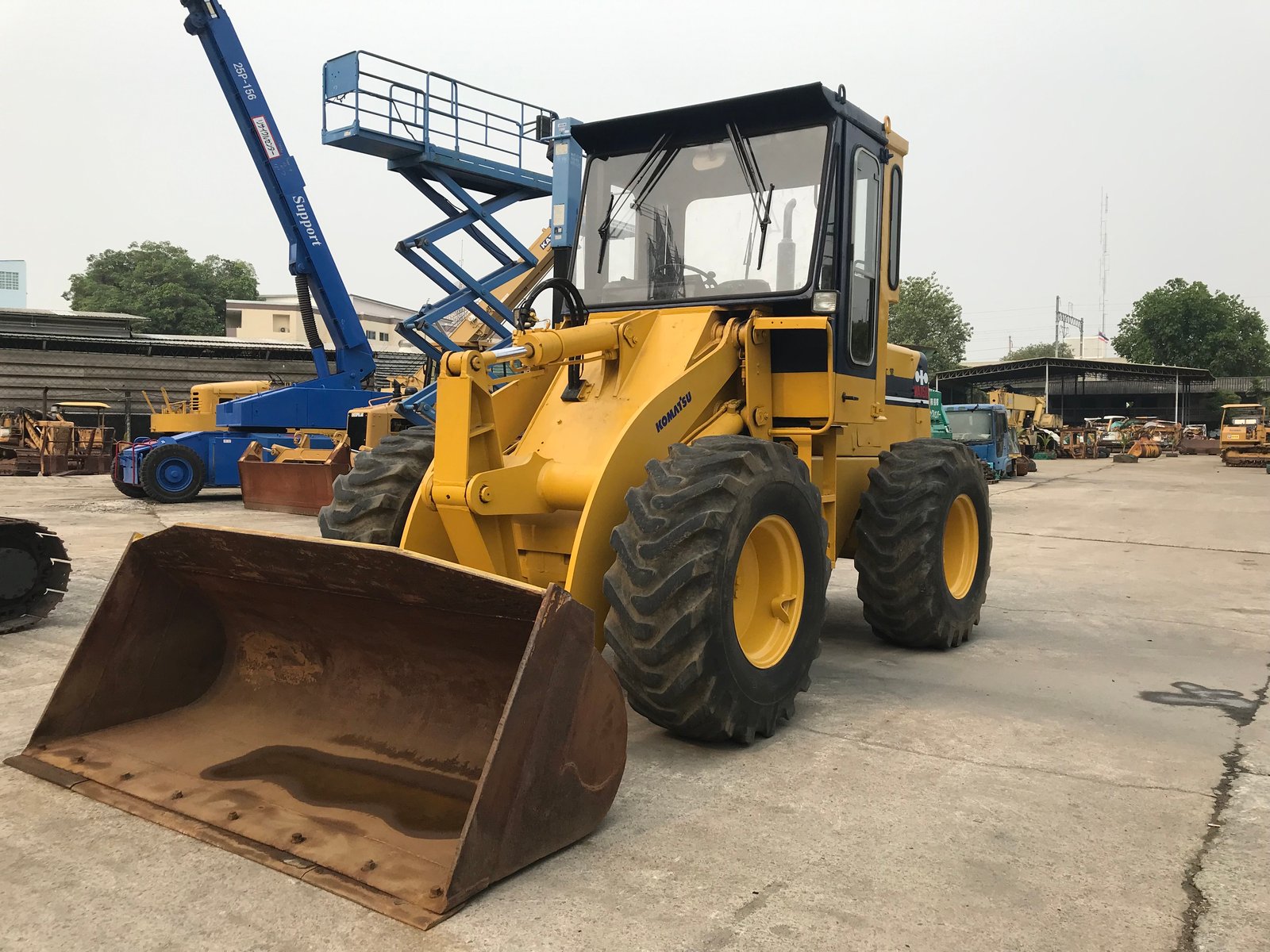 Komatsu515-2 รถตักล้อยาง เทียบเท่า WA150 นำเข้าจากญี่ปุ่น สภาพพร้อมใช้งาน Komatsu515-2 รถตักล้อยาง เทียบเท่า WA150 นำเข้าจากญี่ปุ่น สภาพพร้อมใช้งาน