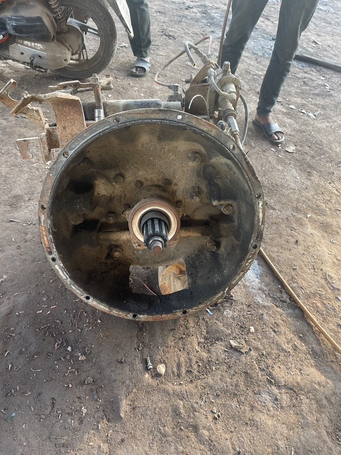 เกียร์ อิตัน ขายตามสภาพ 25000 บาท เฟื่องมีแตก