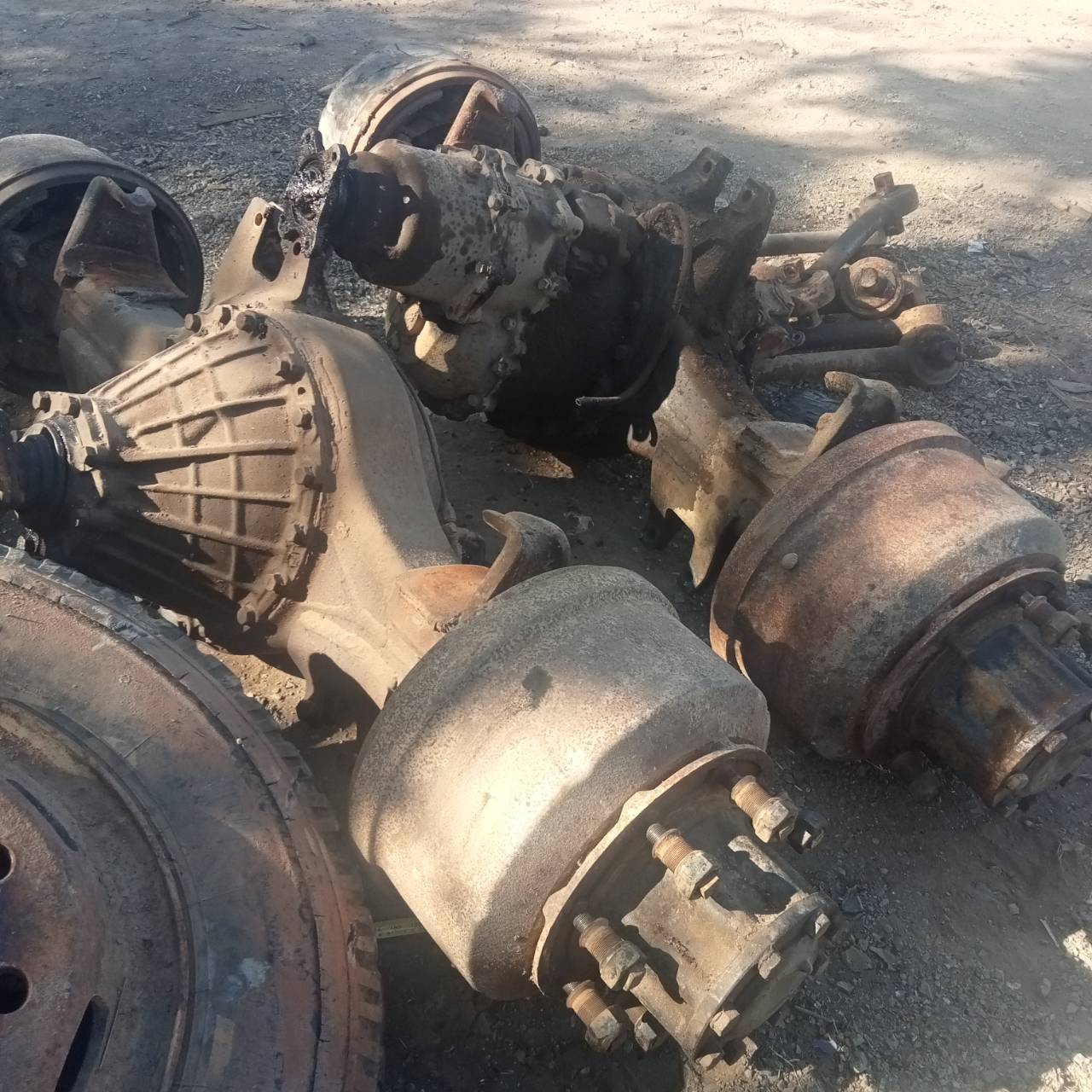 2 เพลา มิตชู80000 บาท พร้อมแท่นโบกี้แหนบ