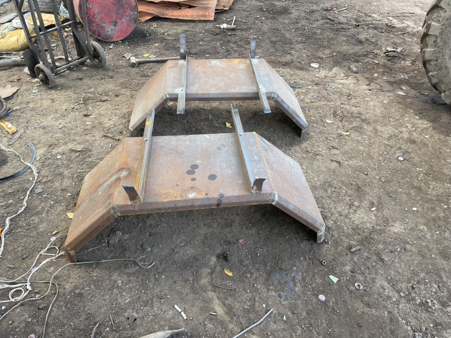 บังโครน 6 ล้อ 1 คู่ 3800 บาท