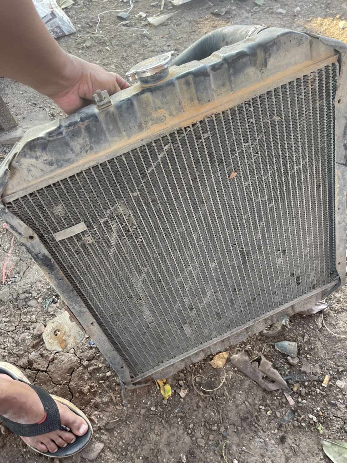 หม้อน้ำ HINO หกล้อ พร้อมใช้งาน