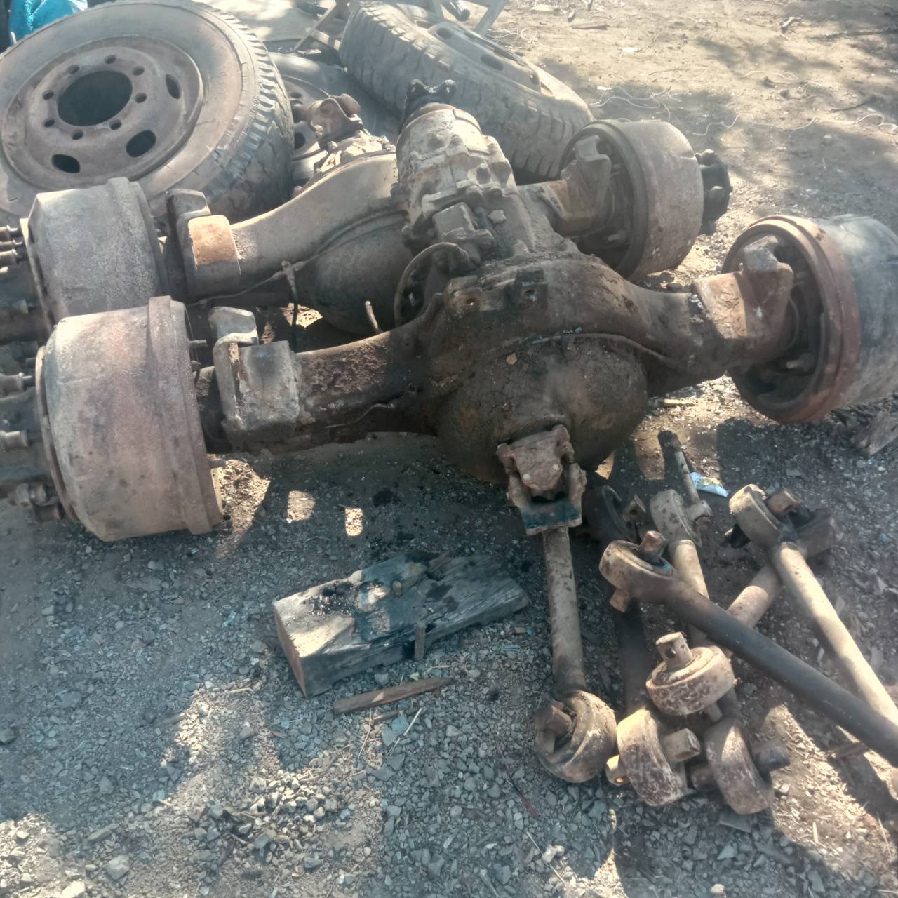 2 เพลา มิตชู80000 บาท พร้อมแท่นโบกี้แหนบ