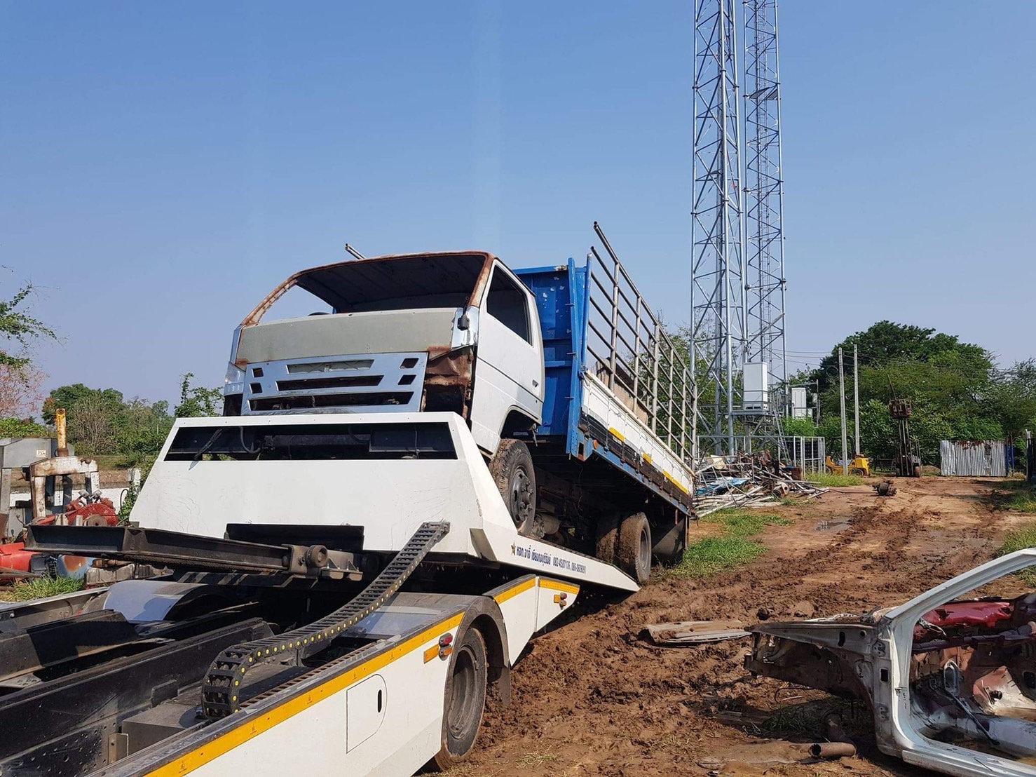 คอกพื้นกระบะ 6 ล้อ คัชชีกว้าง 85 ชม 25000 บาท พร้อมใช้งาน