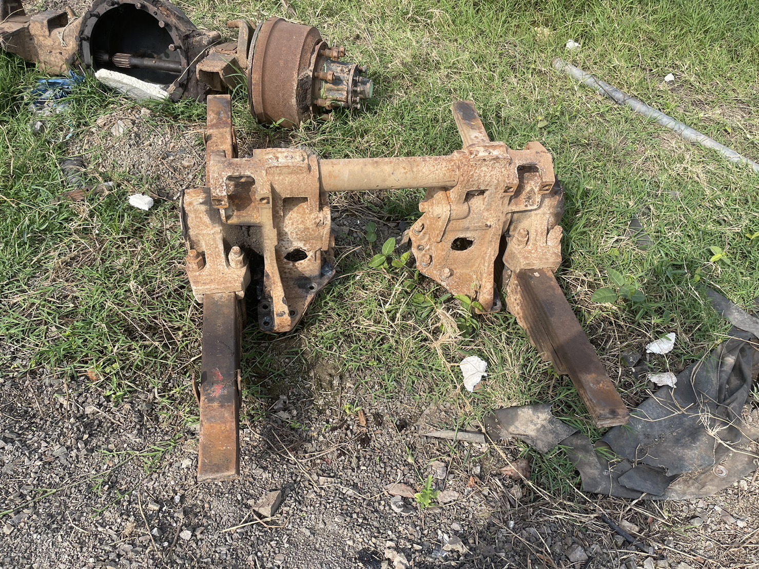 แท่นโบกี้ แหนบ ฟูโซ่ 527 โบ 28000 บาท พร้อมแขนลูกหมาก