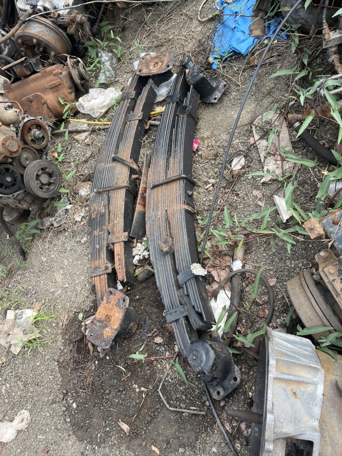 แหนบหลัง ISUZU NPR110  1 คู่ 6500 บาท