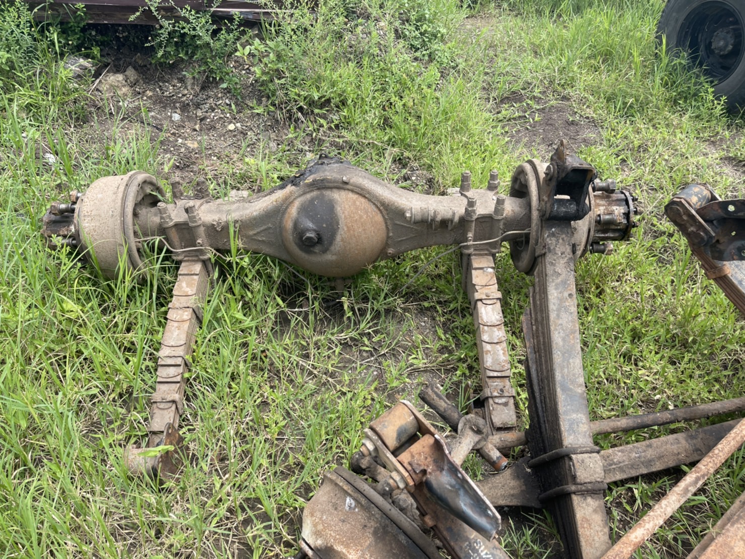 เพลาF ISUZU 6น็อต พร้อมแหนบ