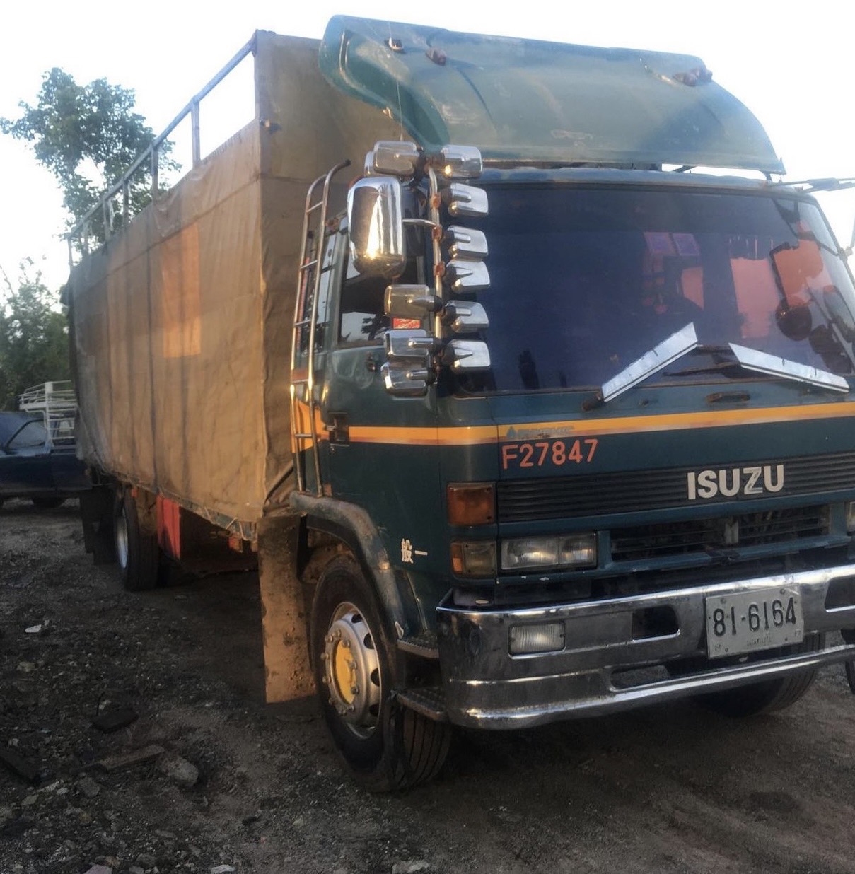 คานหน้า ISUZU 10 น็อต ใส้6 ล้อ ร็อกกี้ 20000 บาท พร้อมแหนบ