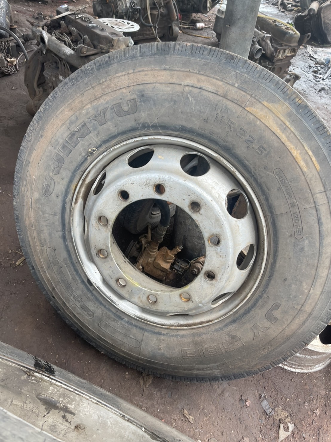 ยางพร้อมกระทะเรเดียน 10น็อต 1 คู๋ 8500 บาท 11R22.5