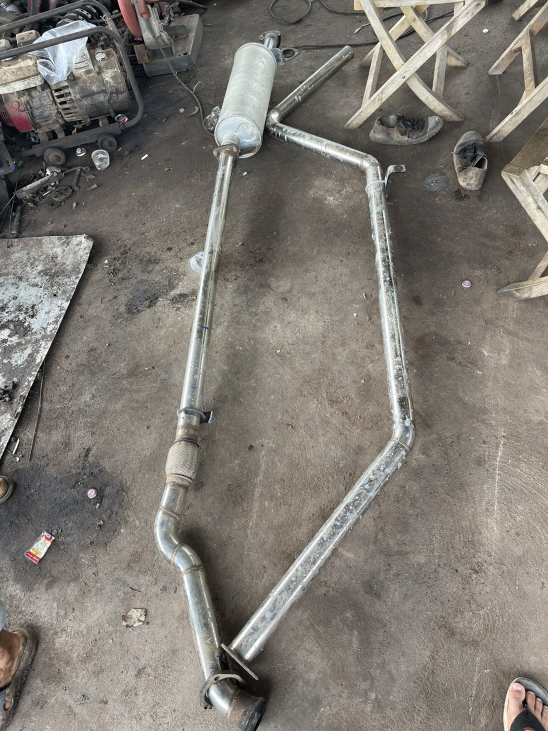 ท่อเลสยกเส้น 6ล้อ ISUZU NPR115 ท่อเลสยกเส้น 6ล้อ ISUZU NPR115