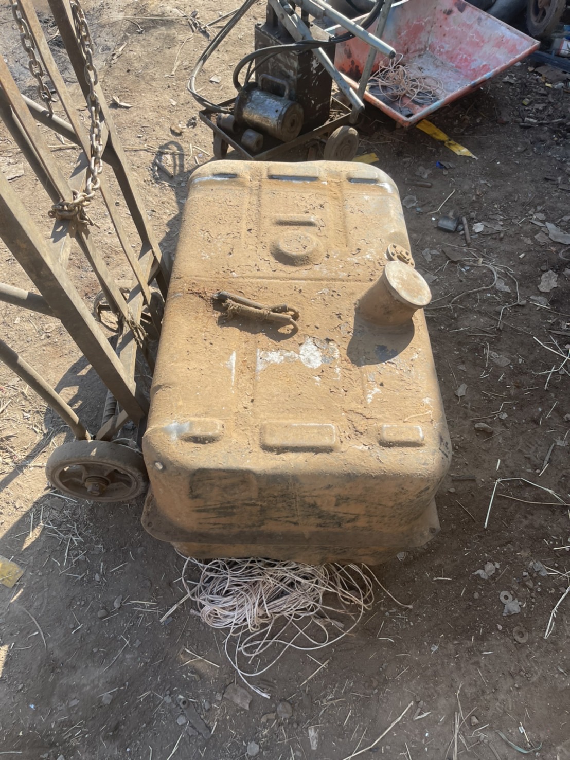 ถังน้ำมัน มิตชู 527 4500 บาท พร้อมแท่น