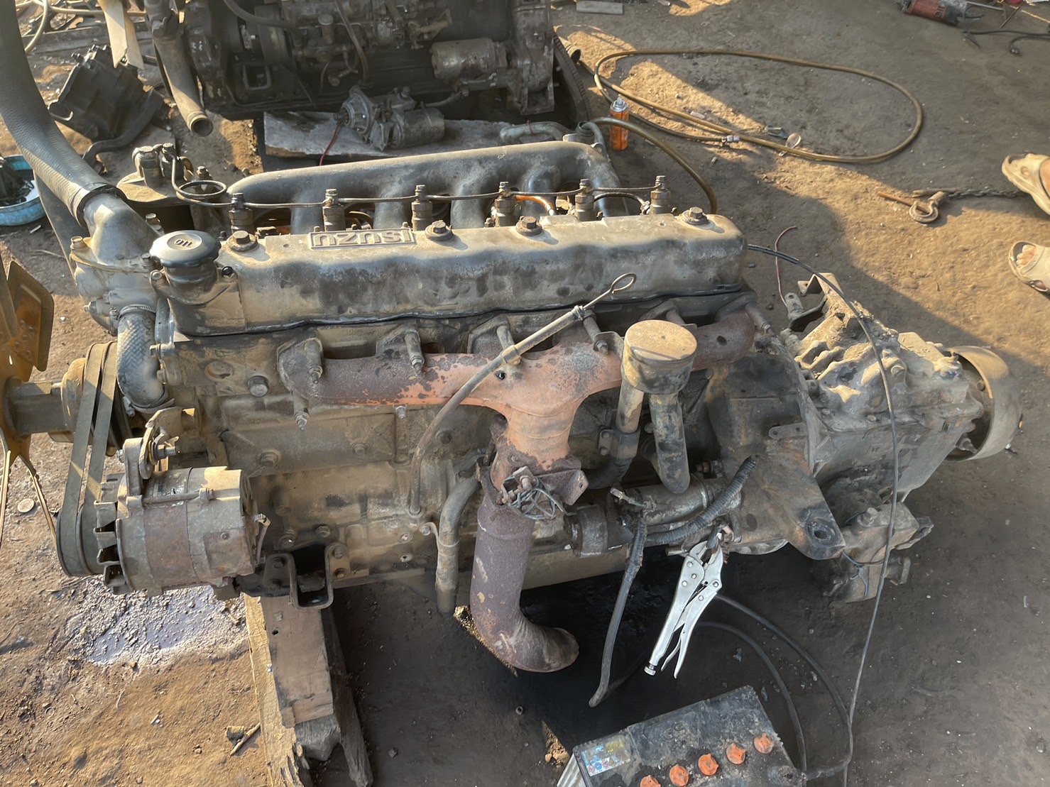 เครื่องพร้อมเกียร์ 6BD1 165 แรงม้า 45000 บาทพร้อมเกียร์