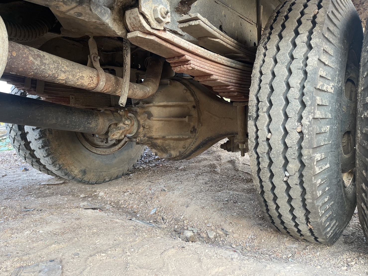 เพลา ISUZU NPR115 F 10น็อต 30000 บาท พร้อมแหนบ