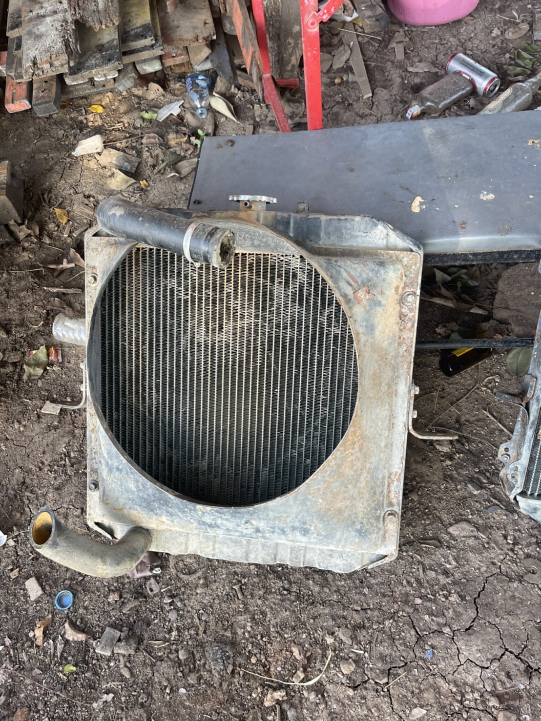 หม้อน้ำ HINO หกล้อ พร้อมใช้งาน