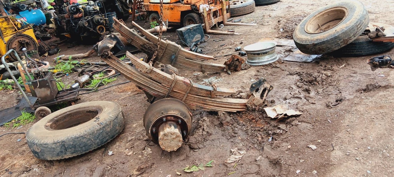 เพลาหลัง ISUZU FRR 30000  บาท พร้อมแหนบ