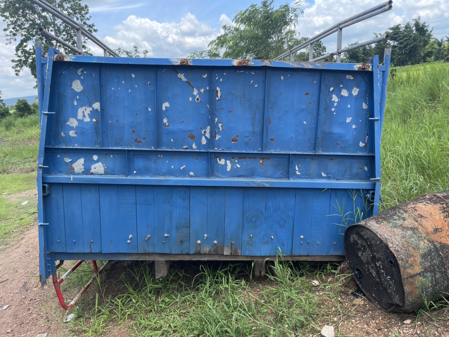 คอกพื้นกระบะ 6 ล้อ คัชชีกว้าง 85 ชม 25000 บาท พร้อมใช้งาน