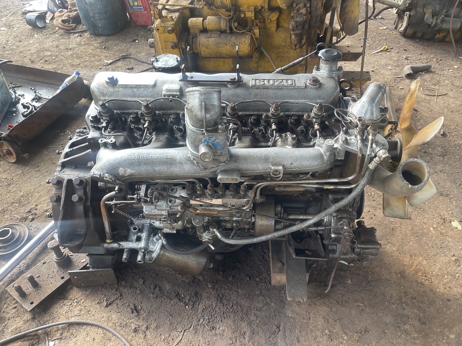 เครื่อง ISUZU 6BD1 45000 บา พร้อมใช้งาน