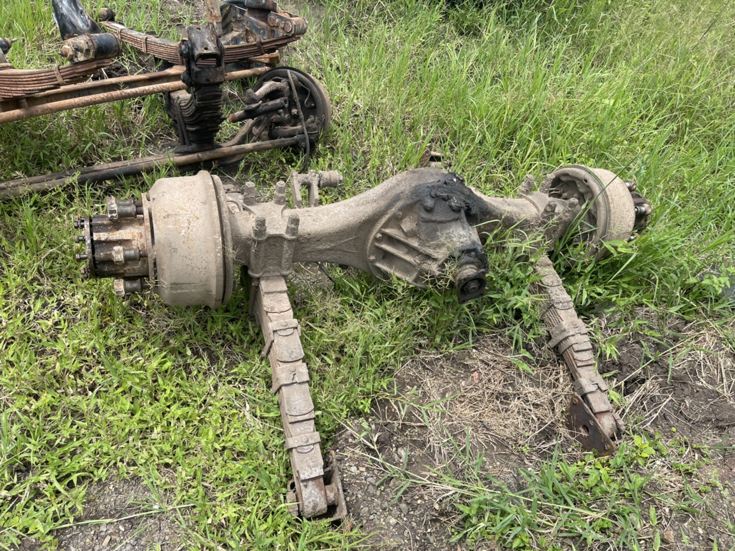 เพลาF ISUZU 6น็อต พร้อมแหนบ