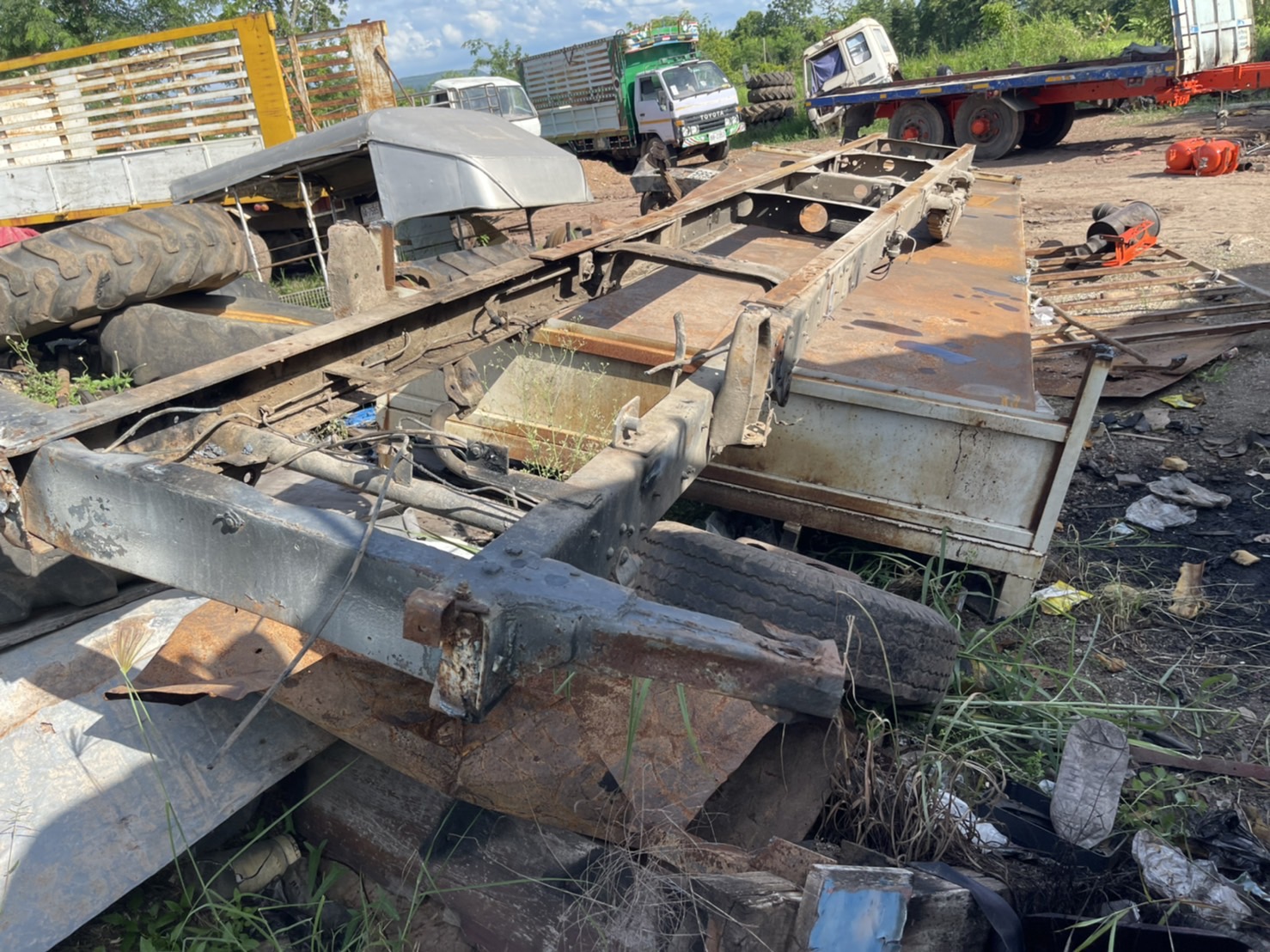 คัสชี 6 ล้อISUZU TRO 30000บาท พร้อมเอกสารเล่มทะเบียนครบ