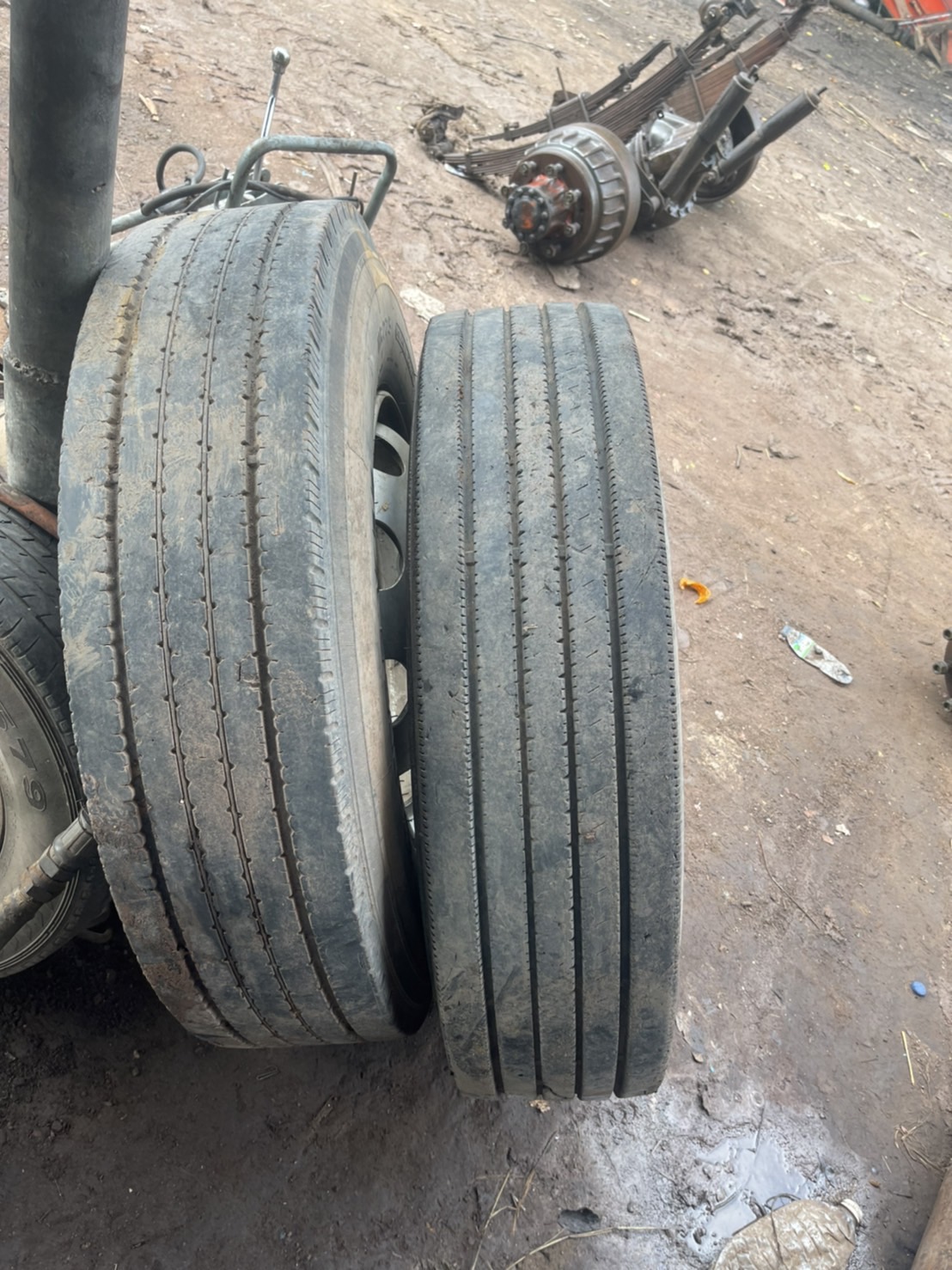 ยางพร้อมกระทะเรเดียน 10น็อต 1 คู๋ 8500 บาท 11R22.5