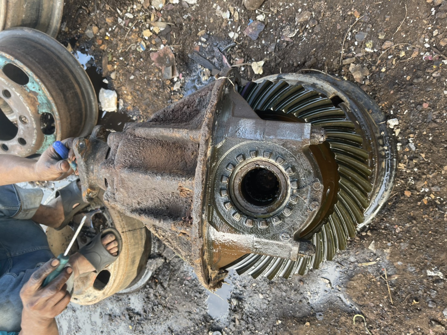 เพลา6 ล้อ 8น็อต ISUZU 200 เพลา6 ล้อ 8น็อต ISUZU 200