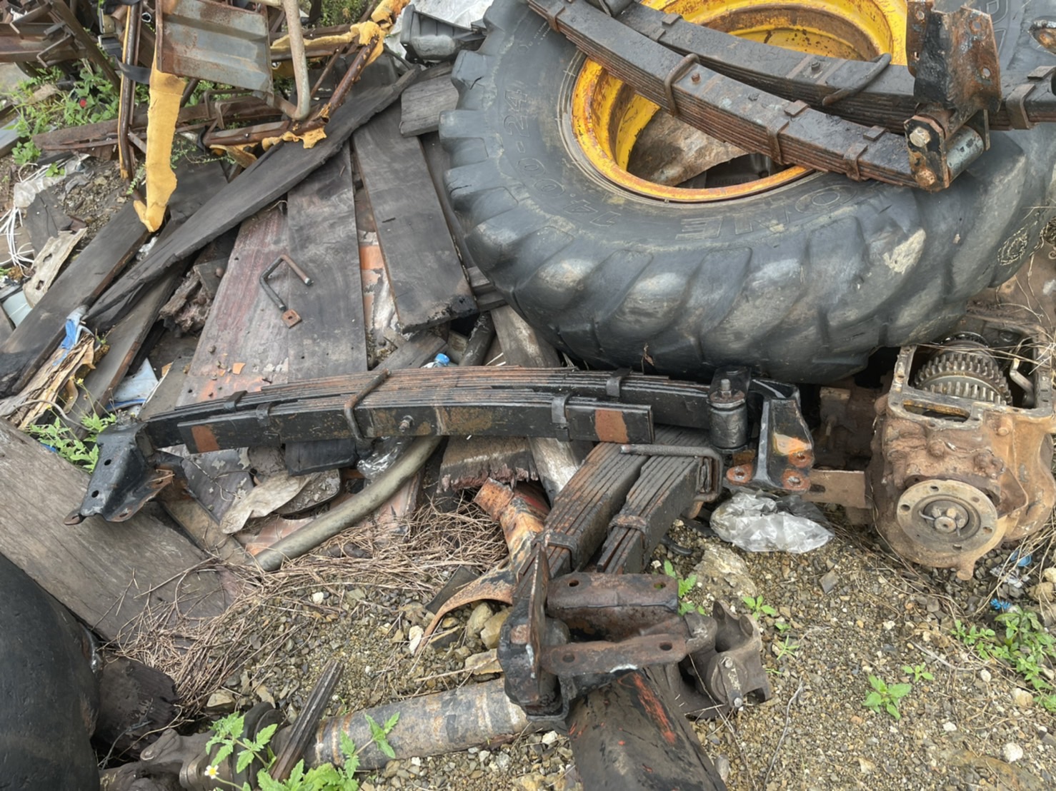 แหนบ NPR คู่หน้า 3800 บาท คู่หลัง 6500 บาท