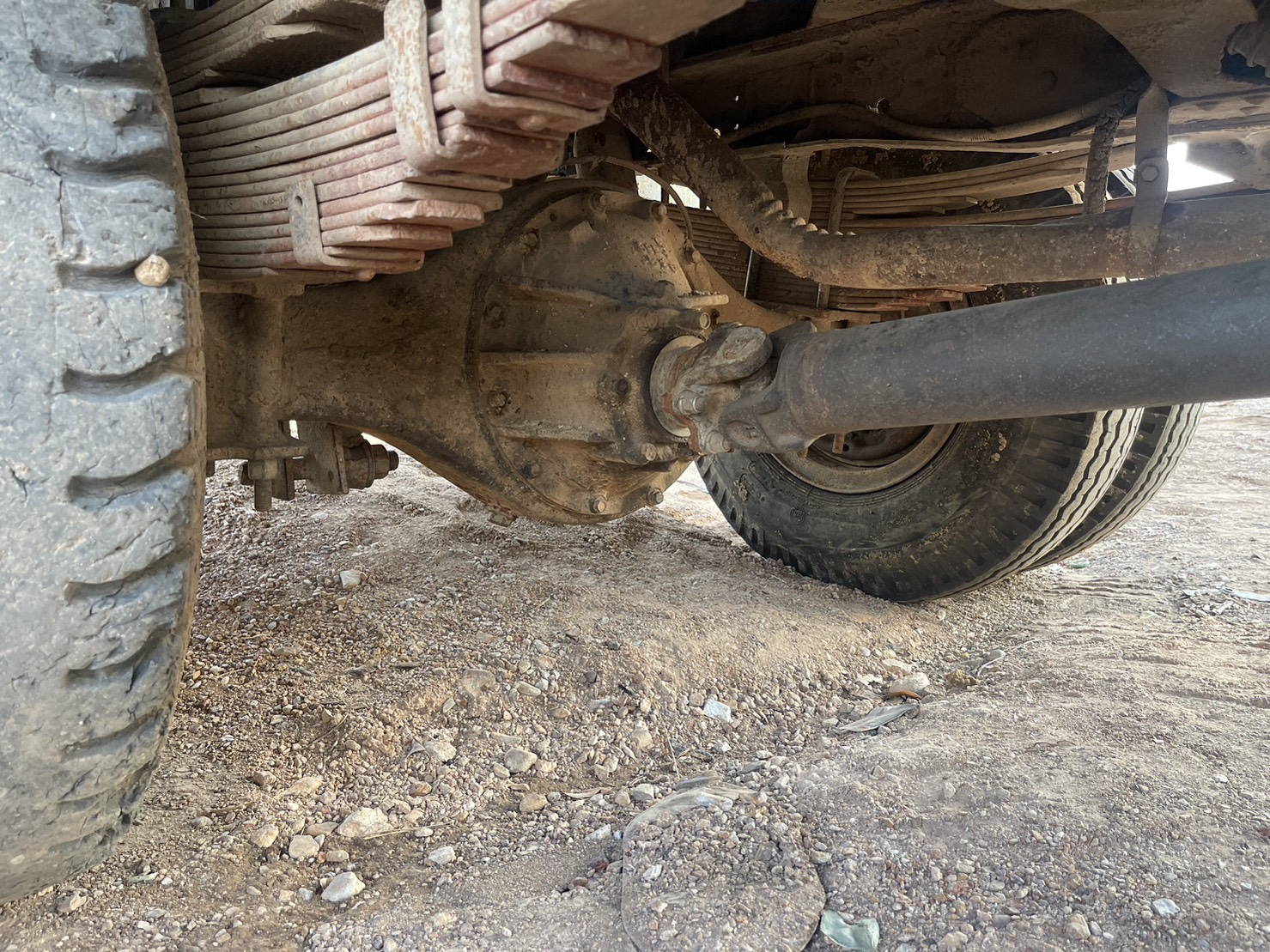 เพลา ISUZU NPR115 F 10น็อต 30000 บาท พร้อมแหนบ