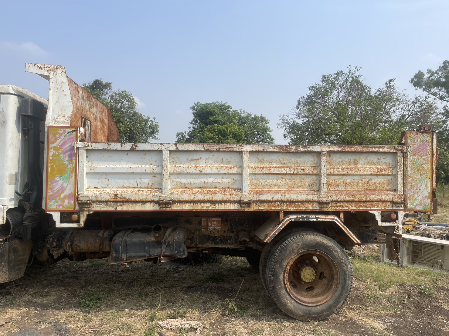 แยกขายชุดกระบะ ดั้ม 6 ล้อ HINON 55000 บาท คัสชี 81 ชม ยาว 4.10 เมตร กว้าง 2.19 เมตร สูง70ชม