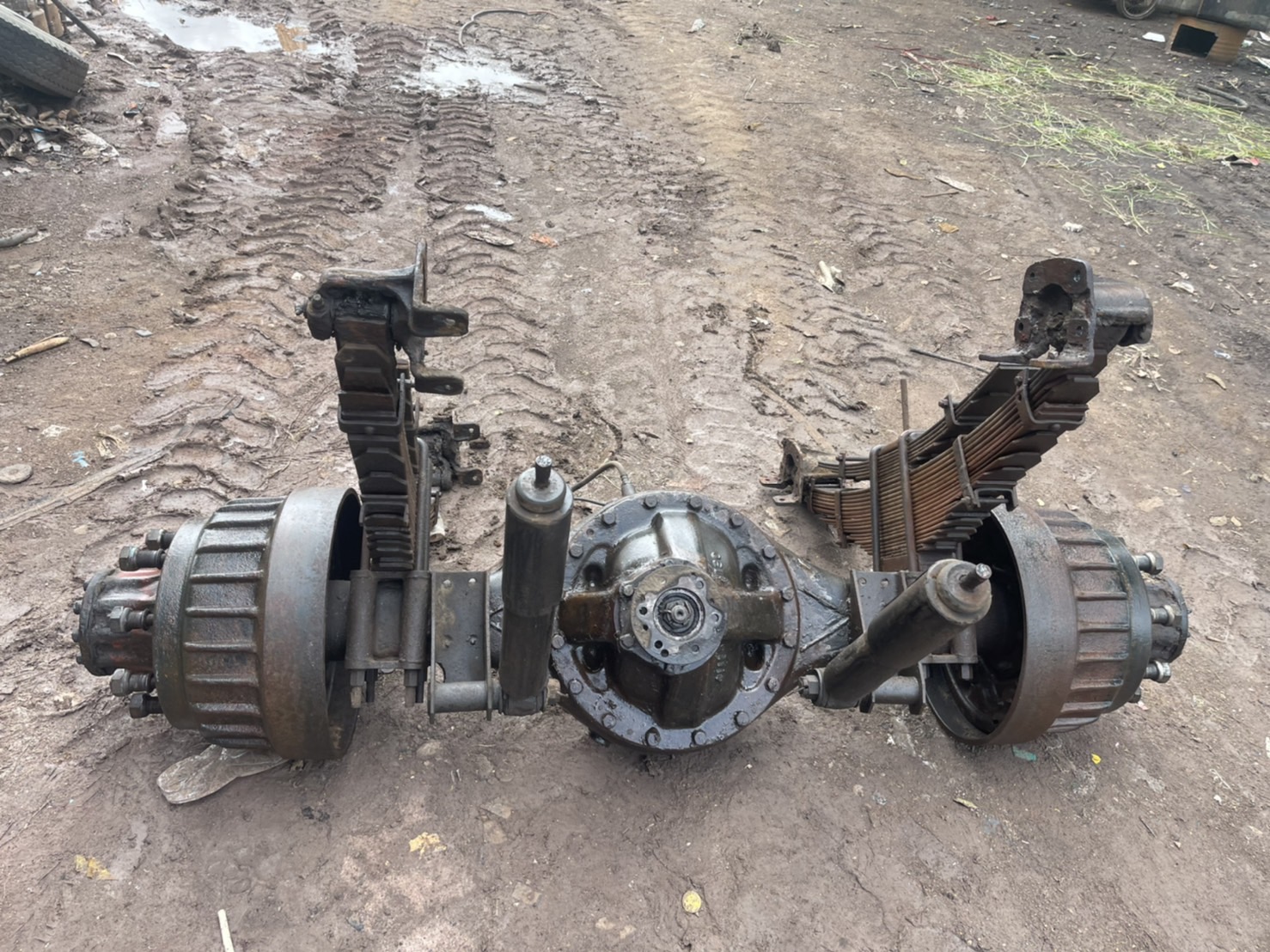 เพลา 6 ล้อ 8 น็อต HINO 7-39 ไม่มีแหนบ 1800 บาท