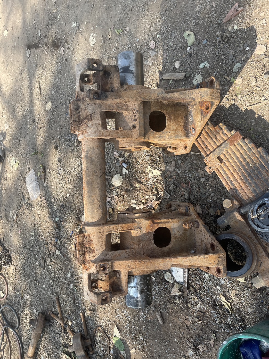 แท่นโบกี้แหนบ  ฟูโซ่ 12000 บาท พร้อมใช้งาน