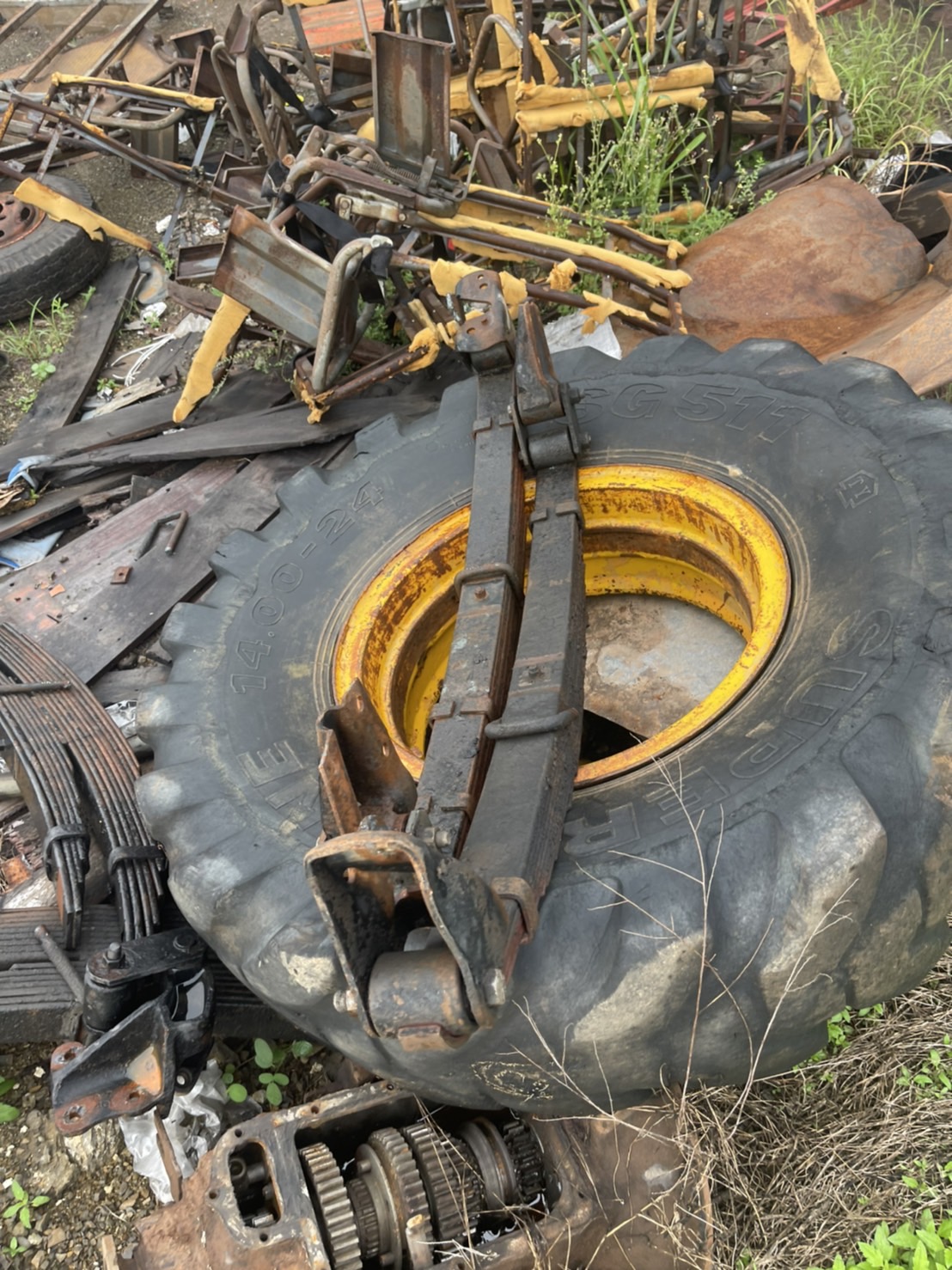 แหนบ NPR คู่หน้า 3800 บาท คู่หลัง 6500 บาท