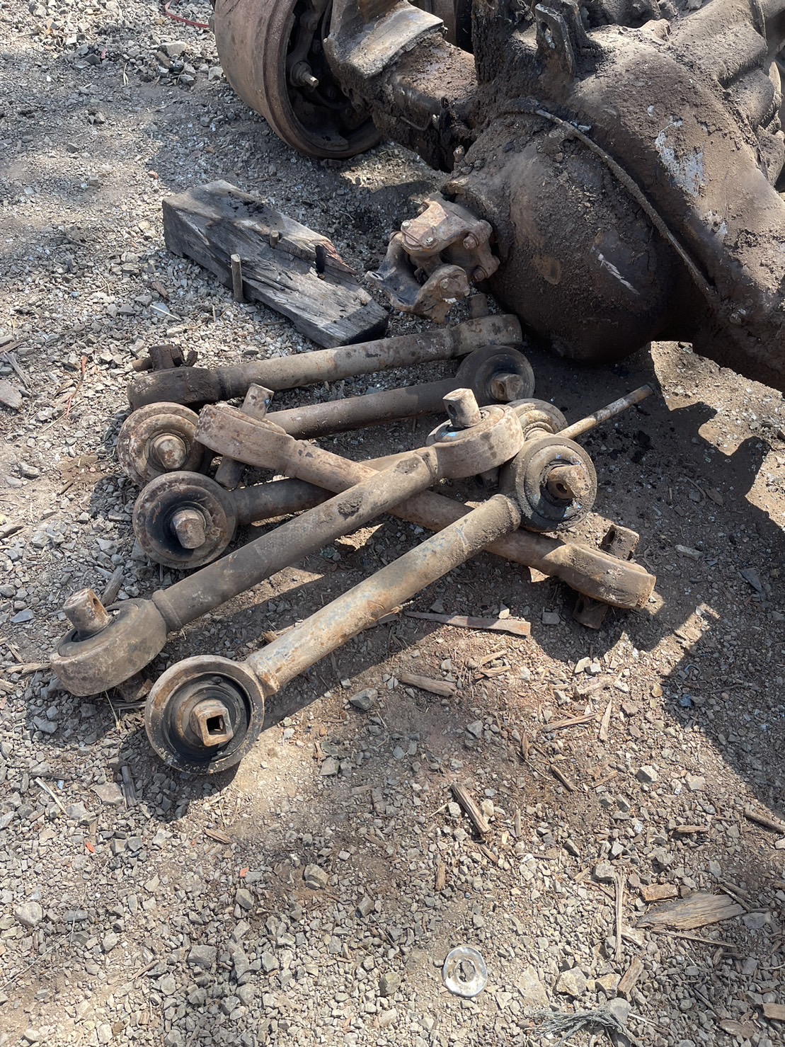 แท่นโบกี้ แหนบ ฟูโซ่ 527 โบ 28000 บาท พร้อมแขนลูกหมาก