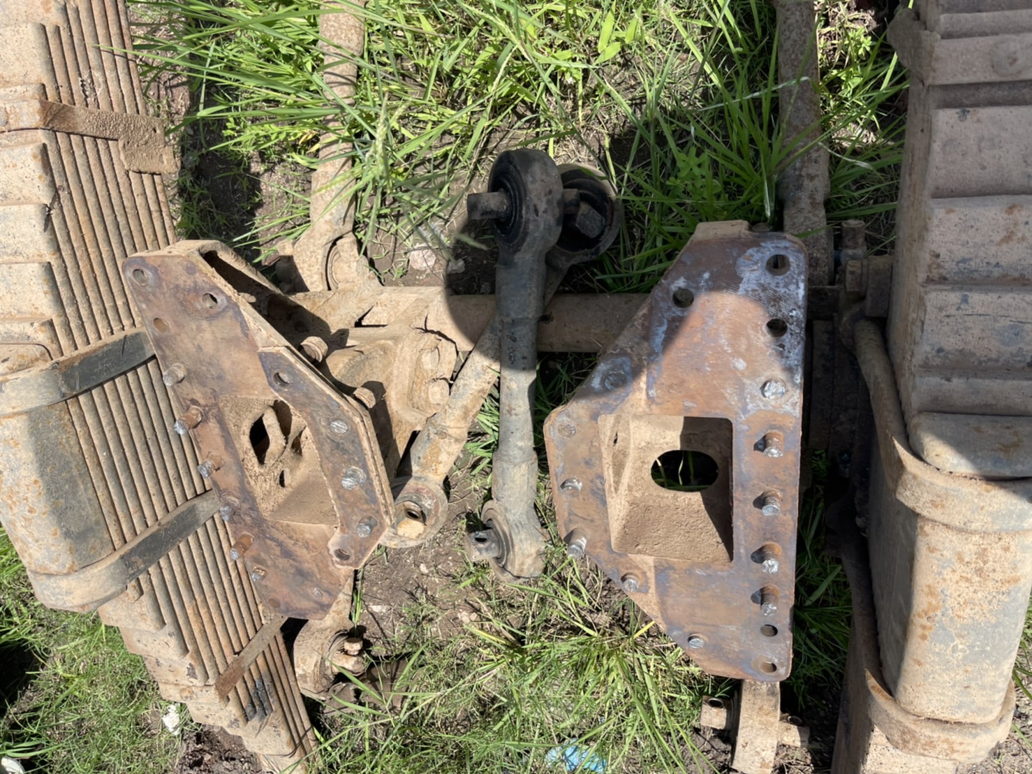 แท่นโบกี้ ฟูโซ่ 28000 บาท พร้อมแหนบ