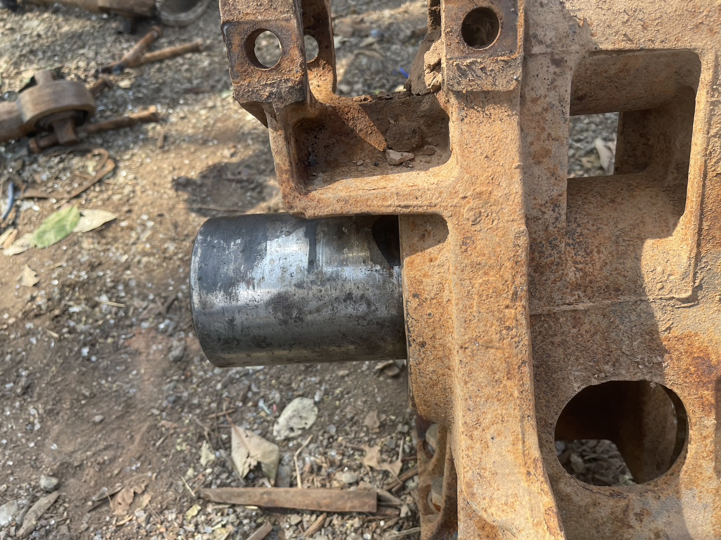 แท่นโบกี้แหนบ  ฟูโซ่ 12000 บาท พร้อมใช้งาน