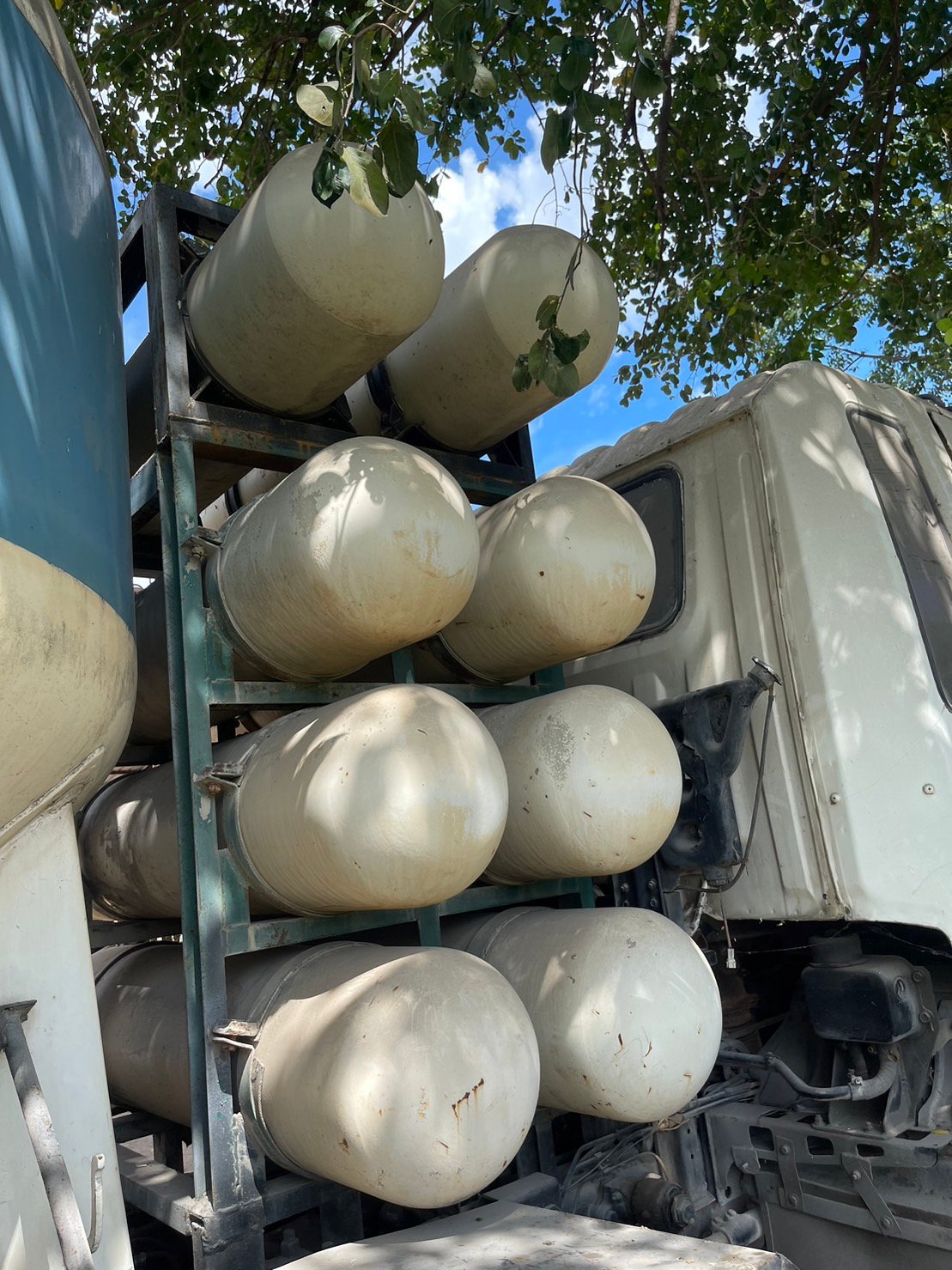 ถังก๊าซ 6 ใบพร้อมแท่น25000 บาท หมดอายุปี 2026